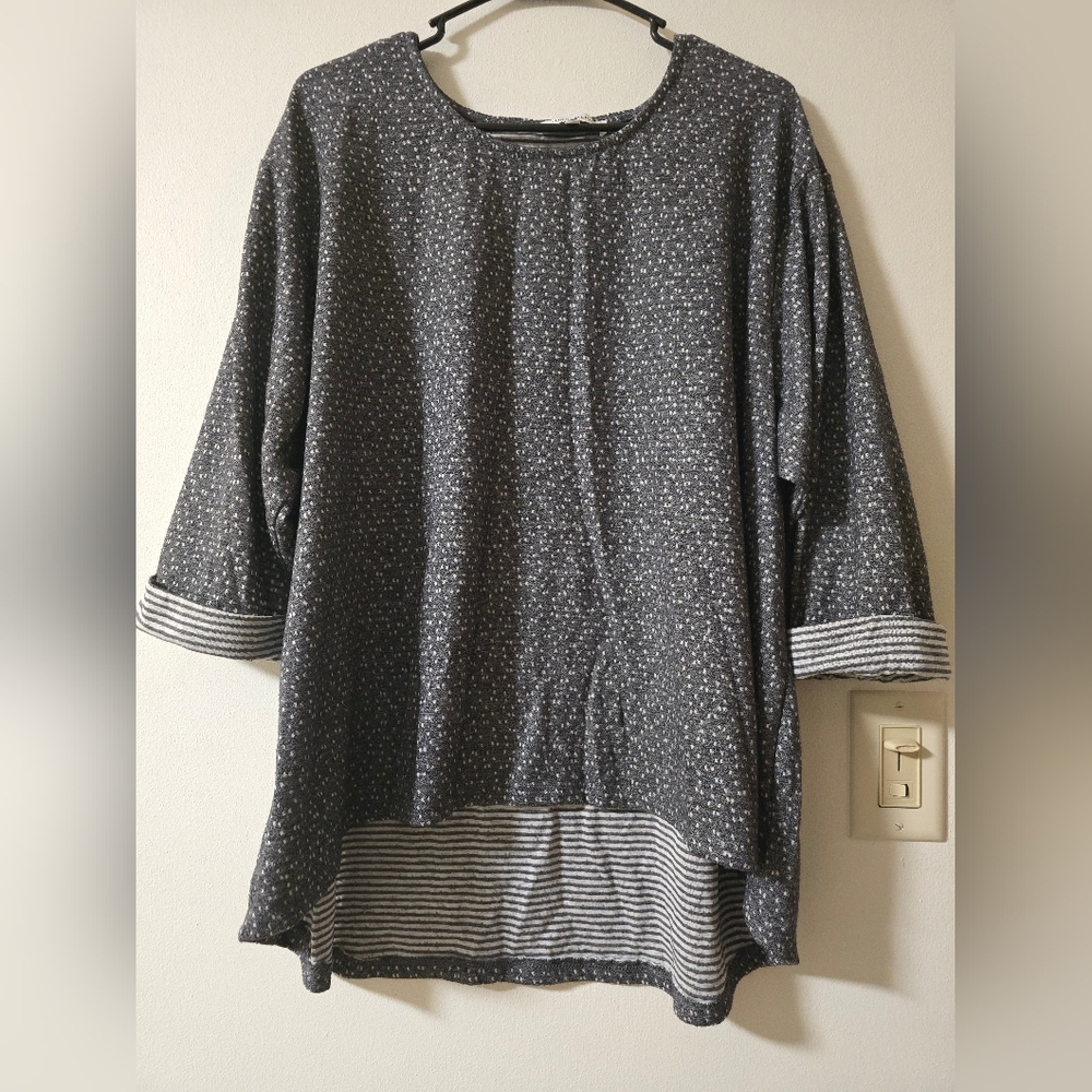 Rose And Olive Gray And White Patterned Women's Top Size 3X